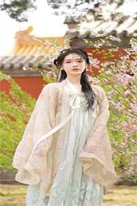 薛宝琴是谁的女儿